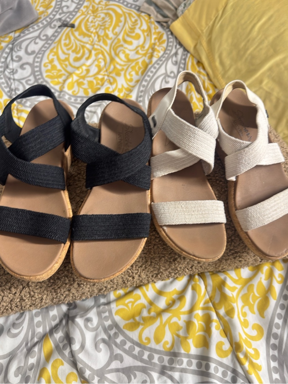 Women’s size 8 Strap Elastic Sandals — Black and Cream